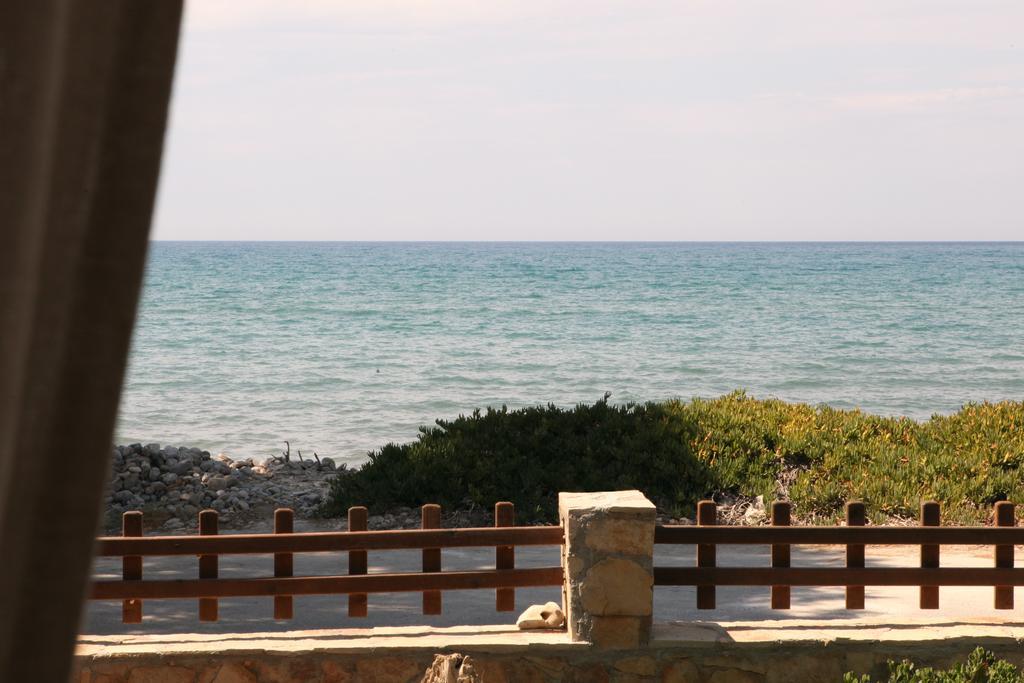 Horizonte Seafront Suites Kissamos Bagian luar foto